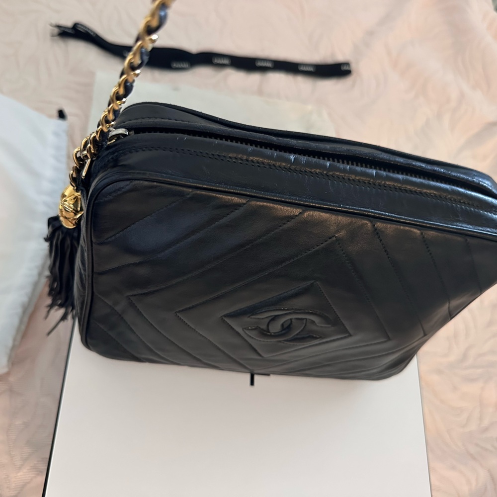 ❗️COPY. SOLD - 90’s Chevron Quilted Camera Bag Crossbody w/Gold Chain, & Tassel
